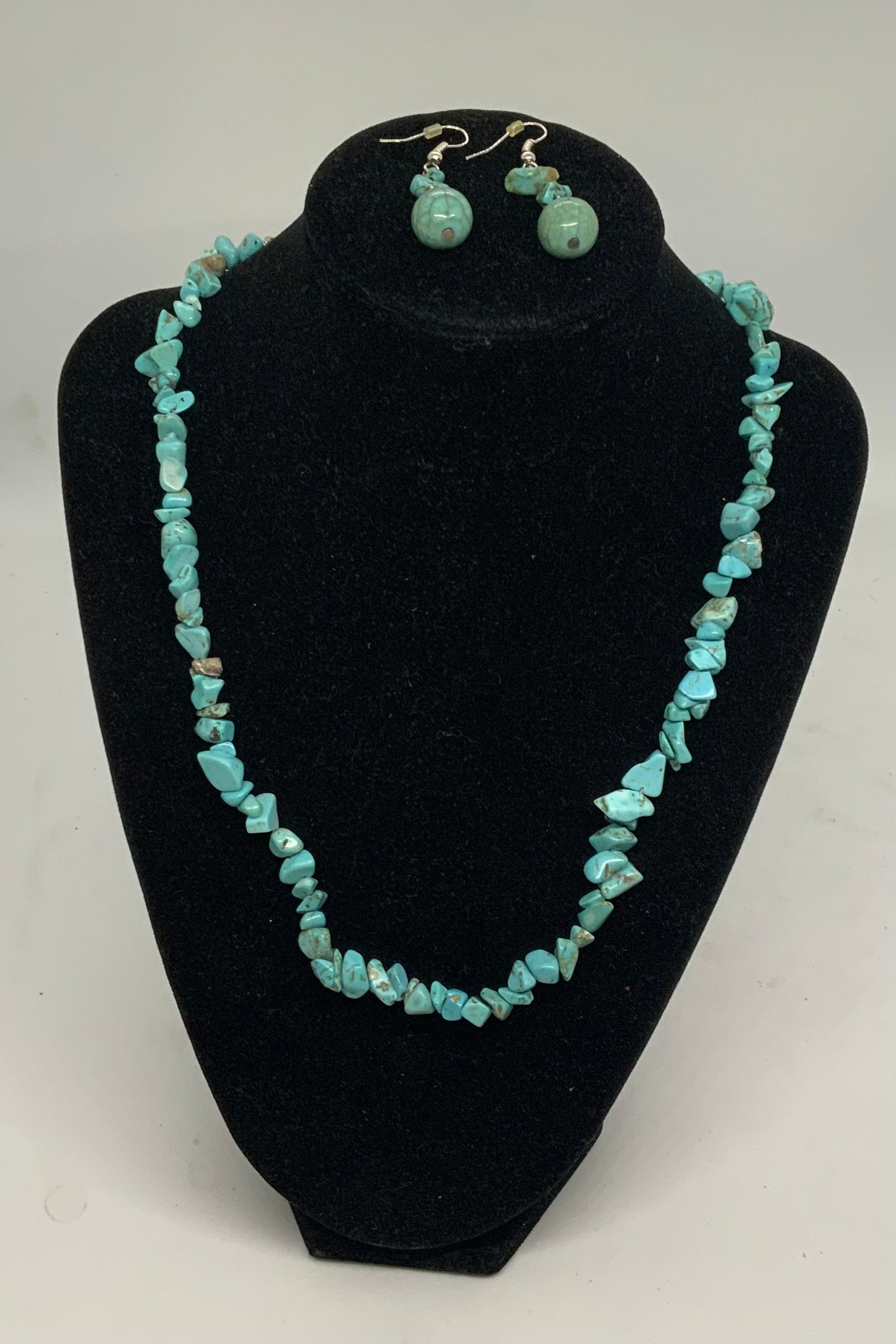 Beautiful Turquoise Chip Necklace and Earring Set