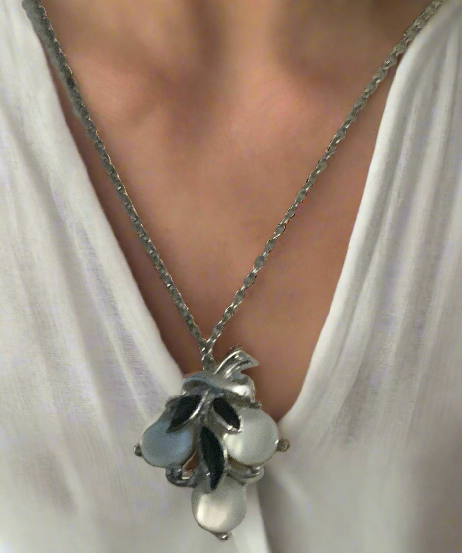 Vintage Mother of Pearl Silver Necklace