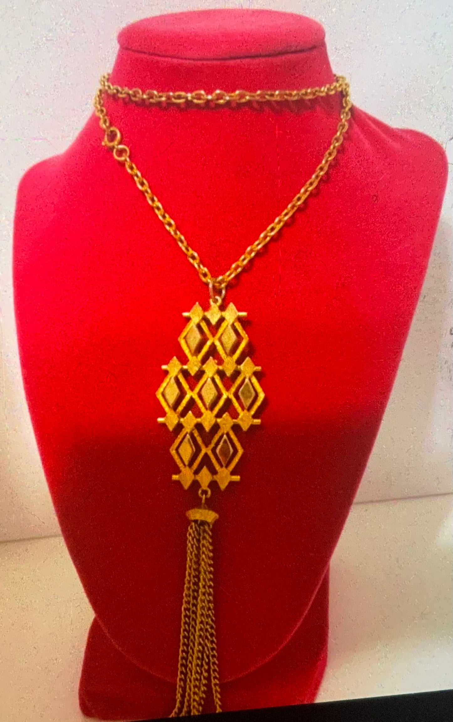 Vintage Gold Tone 70’s Articulated textured Diamond Shaped Pendant & Chain
