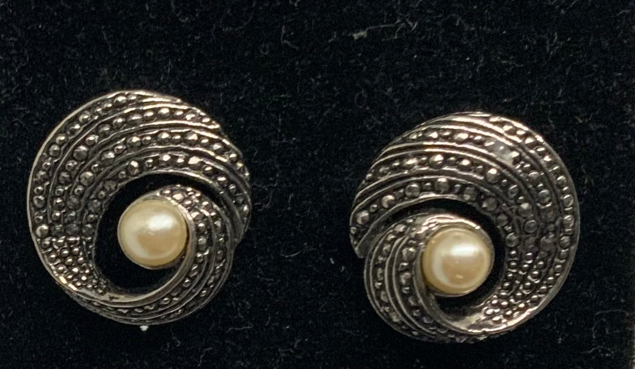 Vintage Avon Victorian Earrings