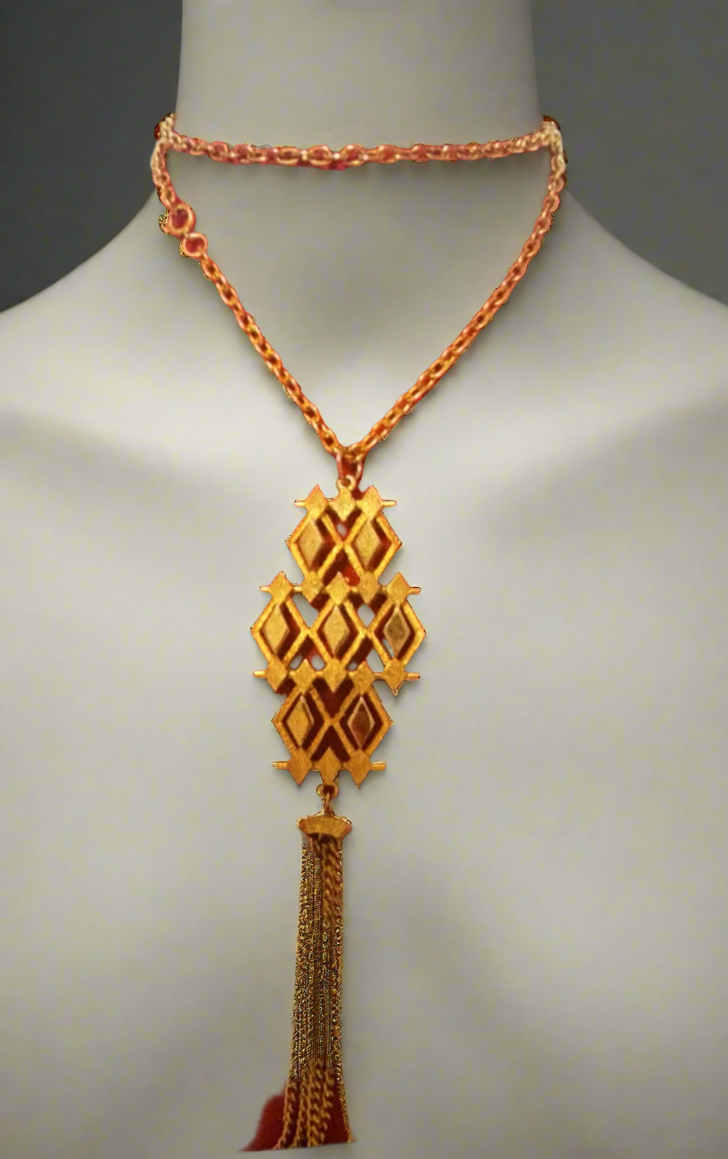 Vintage Gold Tone 70’s Articulated textured Diamond Shaped Pendant & Chain
