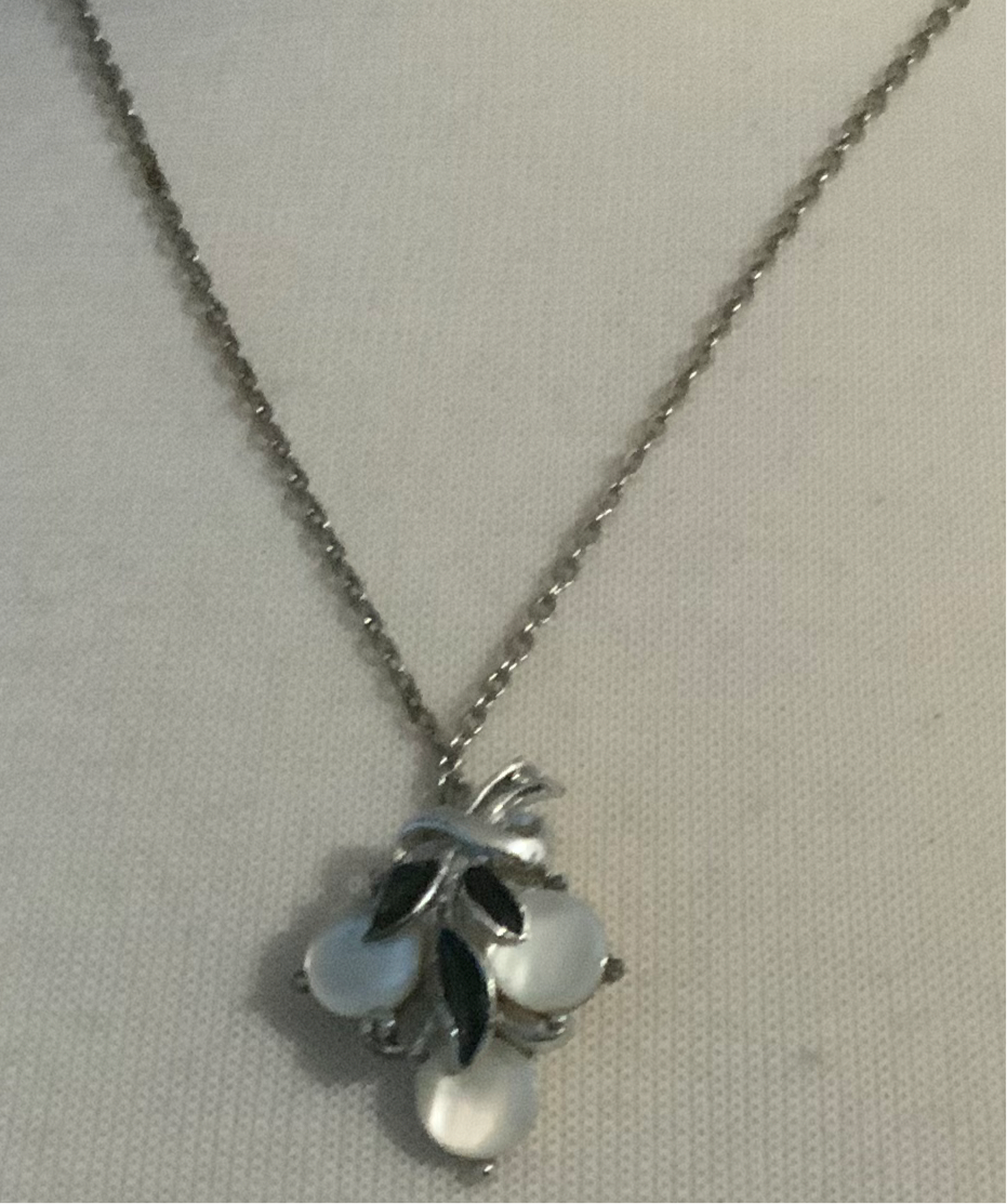 Vintage Mother of Pearl Silver Necklace